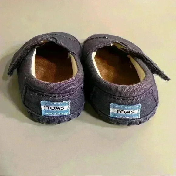 Size 1 baby boy crib flats Toms navy and tan Velcro strap moccasins no flaws - Picture 10 of 10